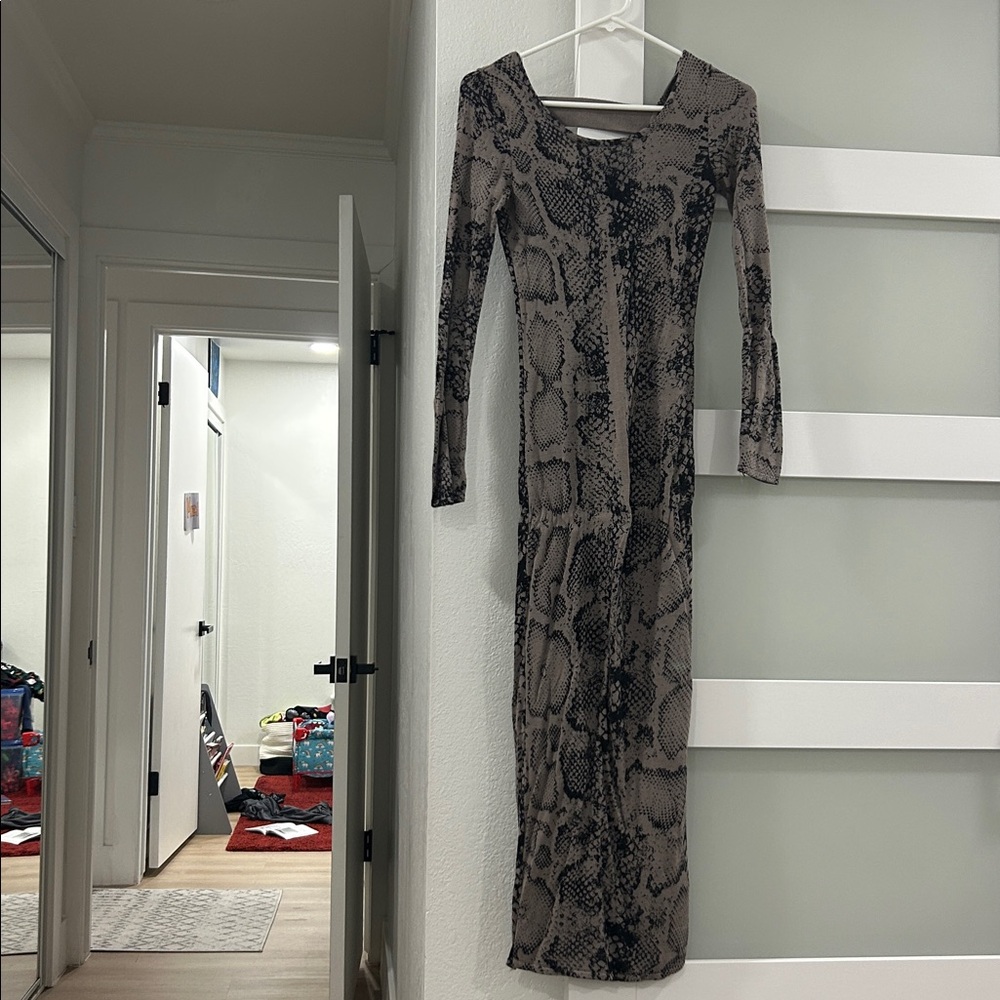 H&M  |snakeskin print sweater/knit dress midi/maxi